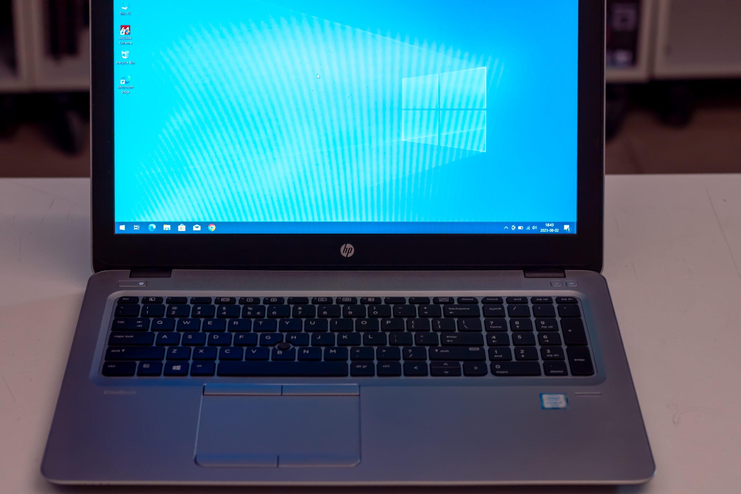 lapitopi-2 Nešiojamas kompiuteris Hp Elitebook 850 G3, šoninis vaizdas su jungtimis