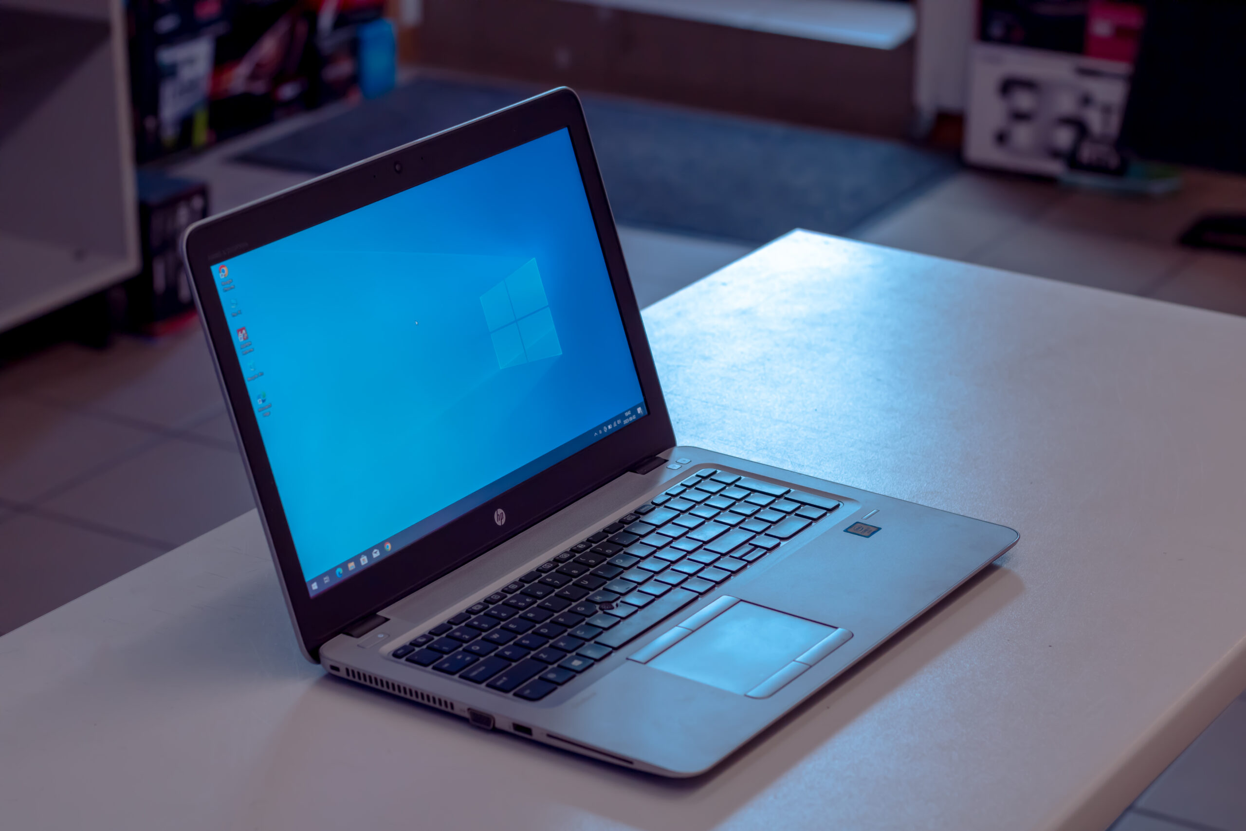 lapitopi Hp Elitebook 850 G3, šoninis vaizdas su jungčių išdėstymu