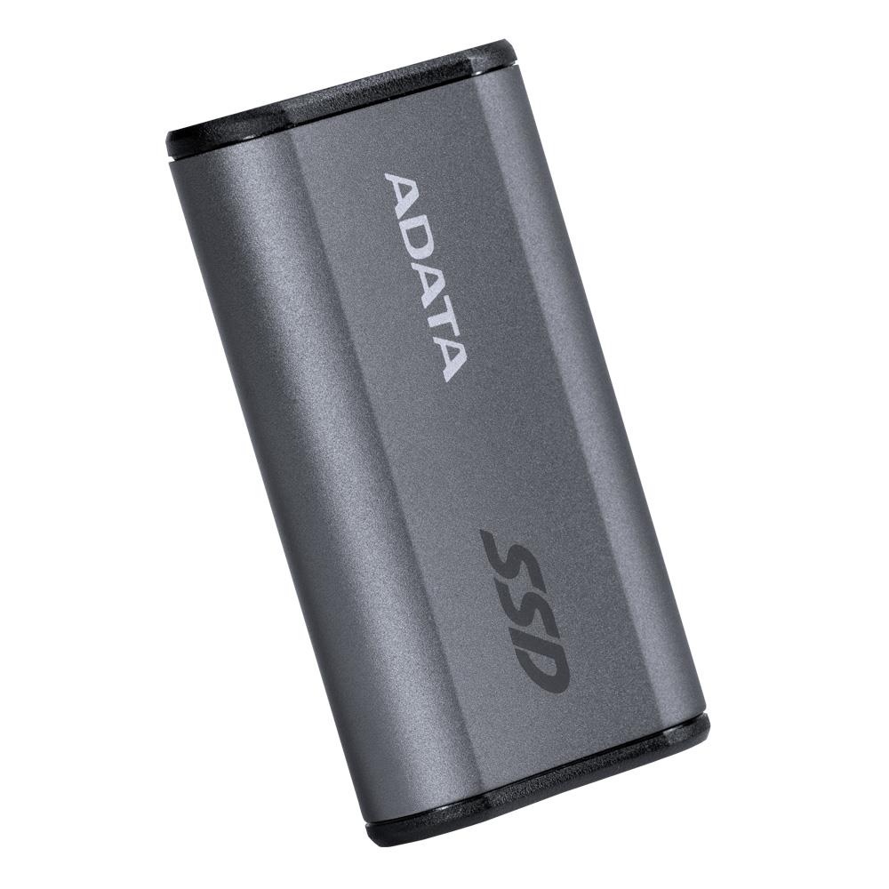 2091c744-6469-4be8-8b6d-ab0da6f9c54d Išorinis SSD ADATA SE880, artimas vaizdas, matomas USB Type-C prievadas