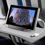Adapteris TP-LINK UC400, šoninis vaizdas su USB-C ir USB-A jungtimis