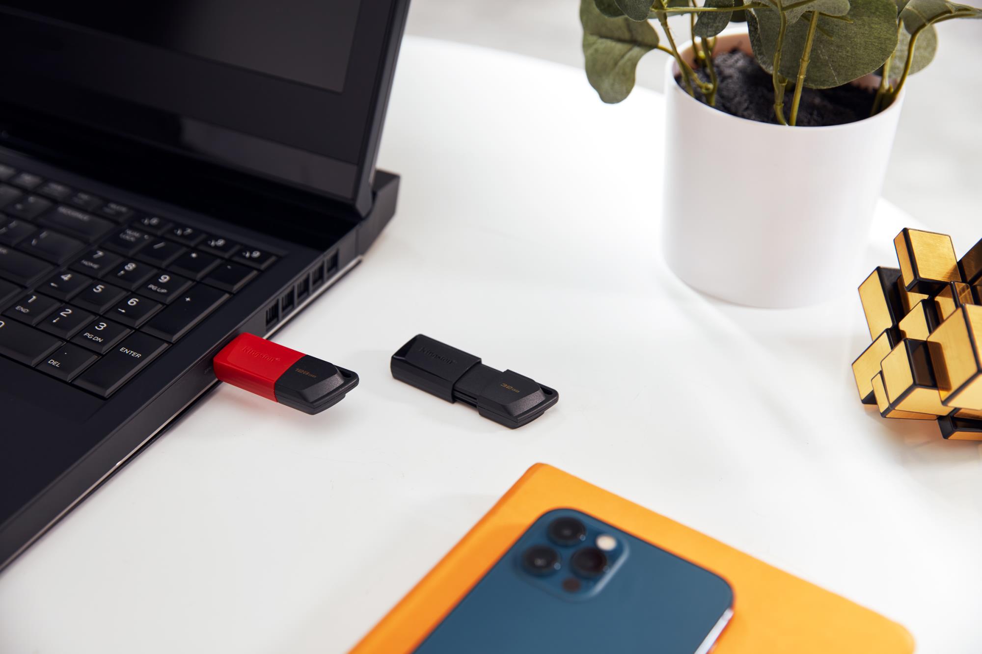 282e6cde-e531-4f9a-8bf5-fdbaae75f4d4 USB atmintinė Kingston DataTraveler Exodia su atidengiamu dangteliu