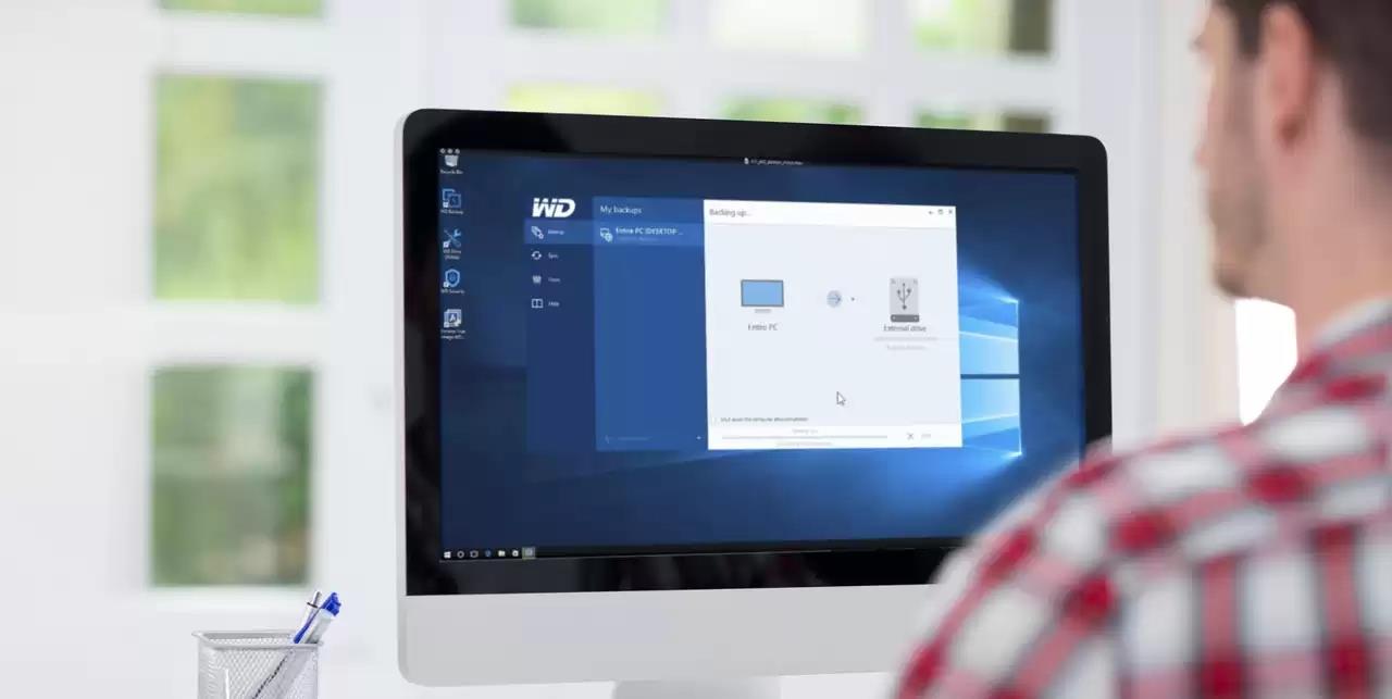2eccdc77-a477-4b89-b210-676b145d8889 Kietasis diskas Western Digital Blue WD20EZBX, matomas iš šono, su SATA jungtimi