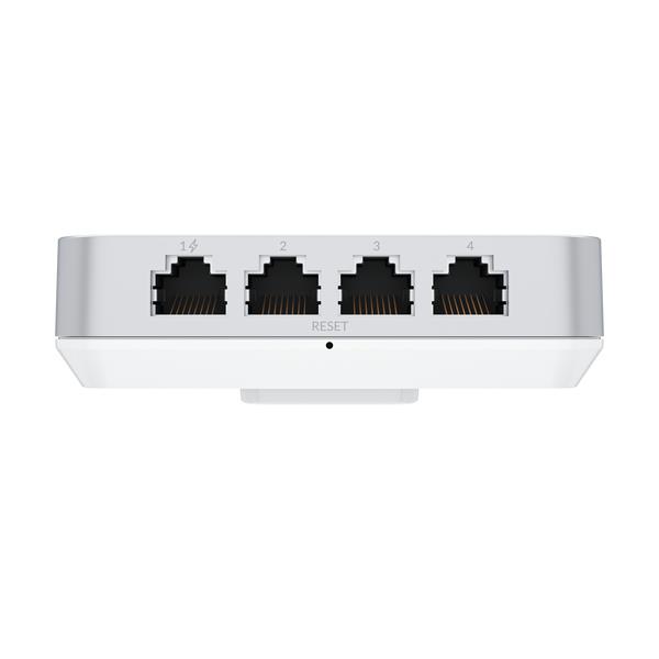 3effe226-dbdc-4a62-a9af-a02658015999 WiFi 6 prieigos taškas U6-IW, matomas iš šono su RJ-45 prievadu