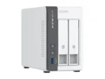 QNAP TS-216G NAS su atidarytu korpusu, rodo vidinius komponentus