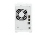 QNAP TS-216G NAS su atidarytu korpusu, rodančiu vidinius komponentus