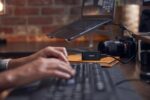 Kingston XS1000 SSD su USB 3.2 Gen 2 sąsaja, matomas iš šono