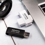 USB atmintinė ADATA UC310, 256 GB, vaizdas iš šono su atidarytu suktuku