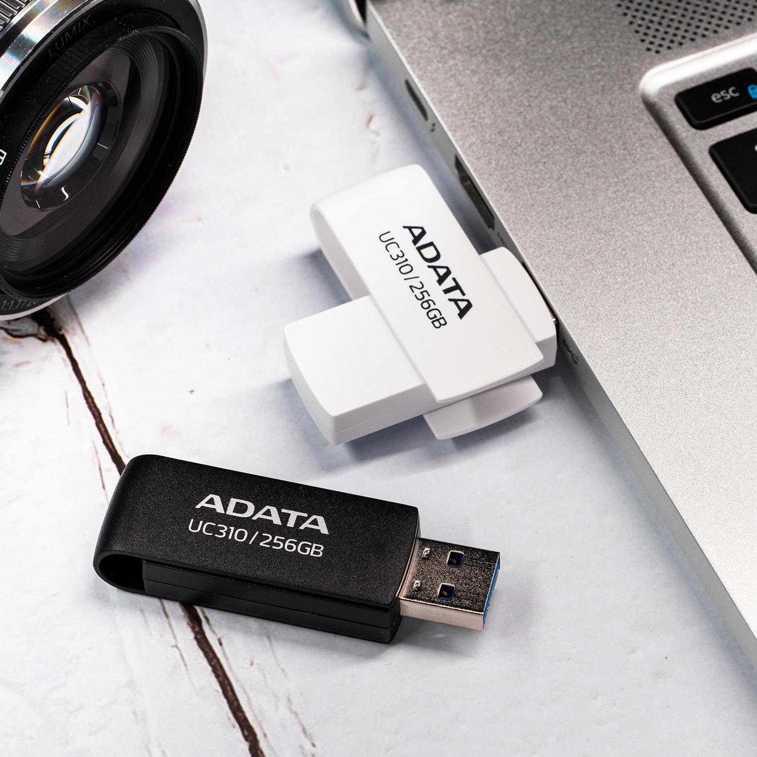 6c1b0d3e-f654-40fa-9e9a-339ac34fc711 USB atmintinė ADATA UC310, 256 GB, vaizdas iš šono su atidarytu suktuku
