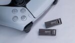 USB atmintinė ADATA UR340 128 GB, juoda, šoninis vaizdas