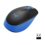 Pelė Logitech M190, matoma iš šono su matomais mygtukais ir jungtimi