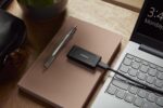 Kingston XS1000 1000 GB SSD, šoninis vaizdas su USB 3.2 Gen 2 jungtimi