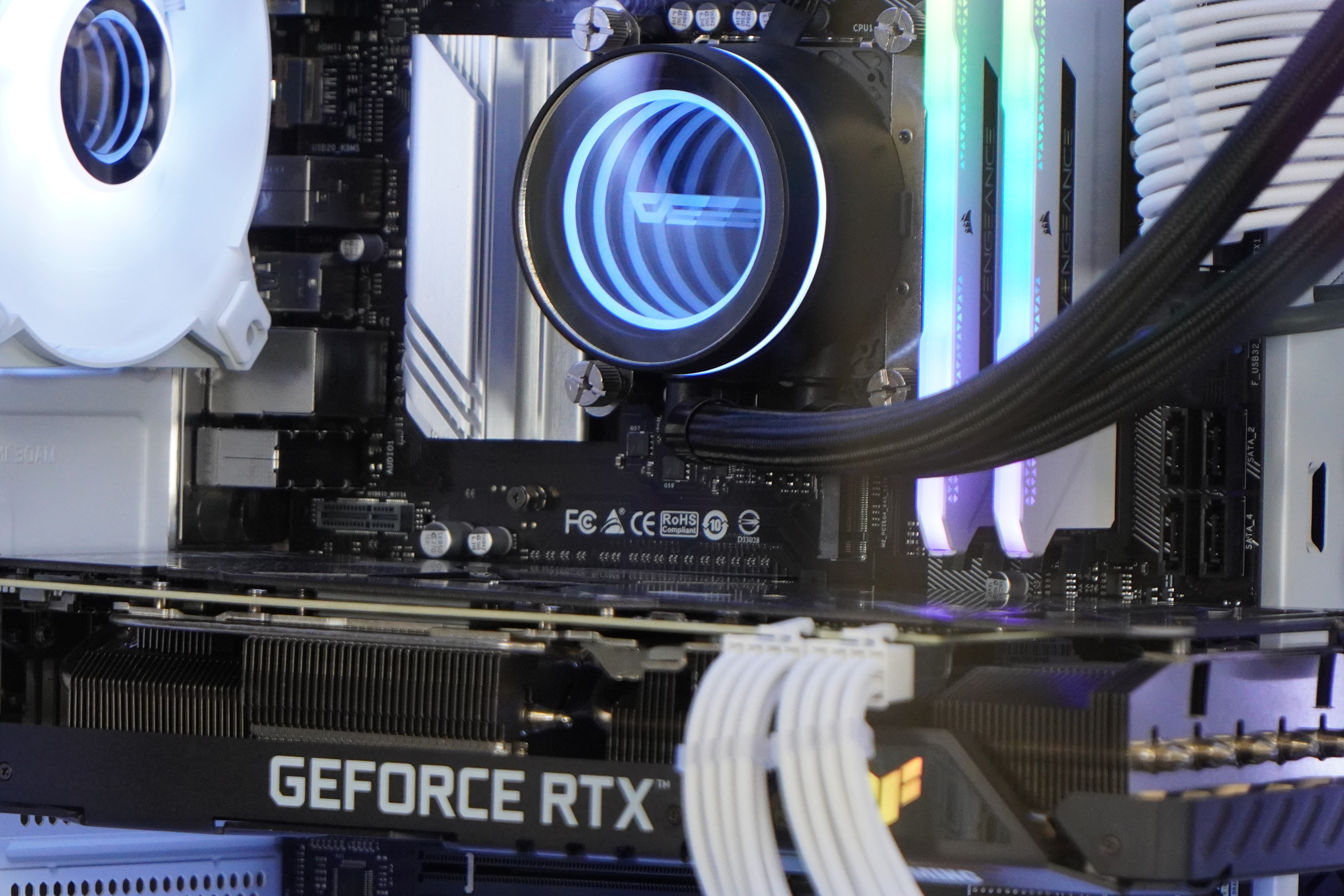 DSC02289 Žaidimų kompiuteris su i7-10700F ir RTX 3070Ti, šoninis vaizdas