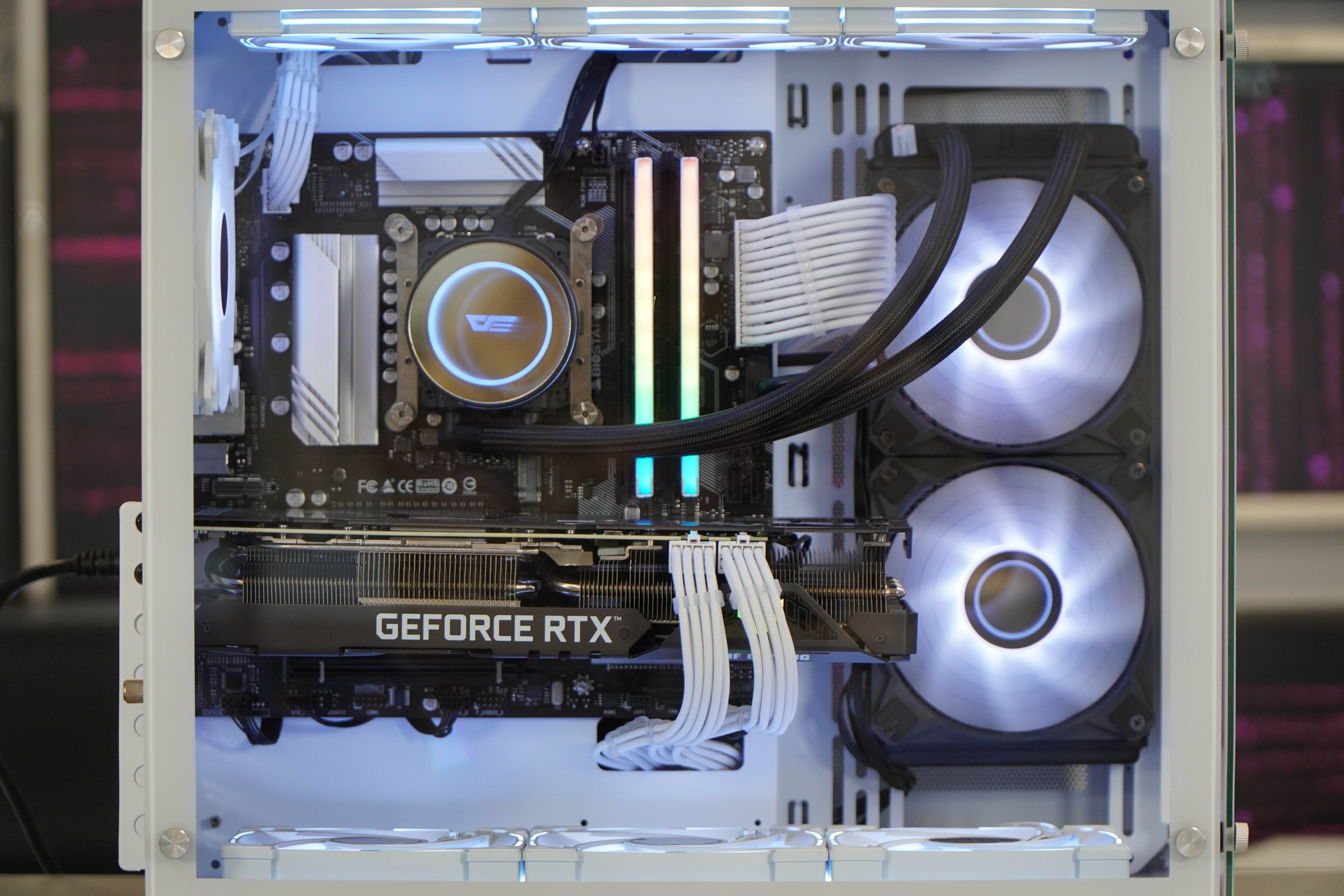 DSC02290 Žaidimų kompiuteris su i7-10700F ir RTX 3070Ti, šoninis vaizdas