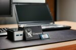 SSD Kingston SKC600 1024 GB, matomas iš šono su SATA3 jungtimi