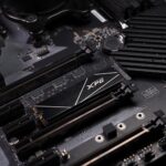 M.2 2280 SSD su PCIe Gen4x4 sąsaja, matomas iš šono