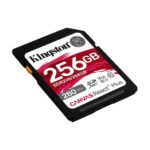 Kingston Canvas React Plus SD kortelė, artimas vaizdas su talpa 256 GB