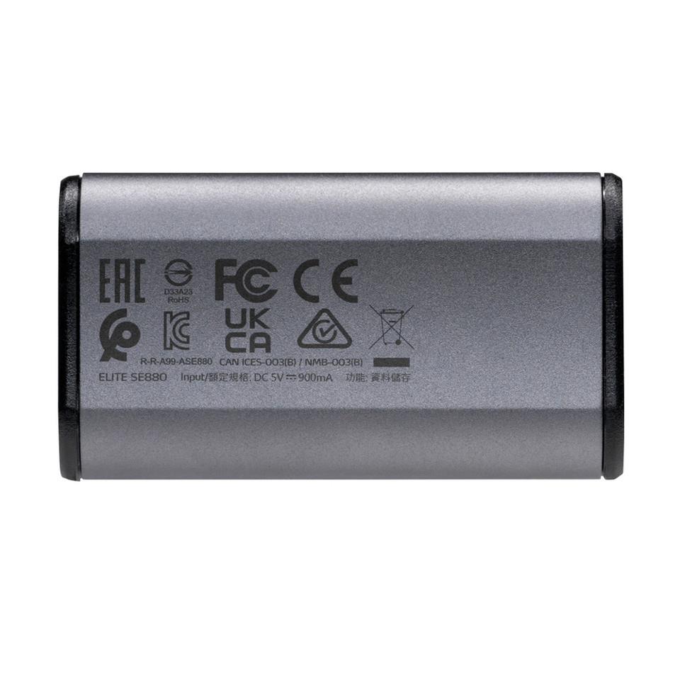 dab26f0d-0f6f-40aa-b10e-919e8462e67a Išorinis SSD ADATA SE880 500 GB, matomas iš šono su Type-C jungtimi