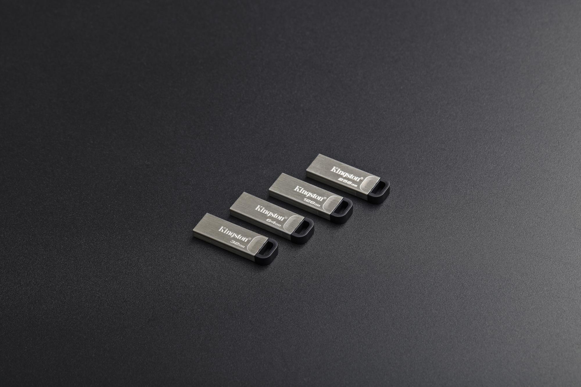 dd743c50-1879-45d5-b316-a7d4278fbff2 USB atmintinė Kingston DataTraveler Kyson, šoninis vaizdas