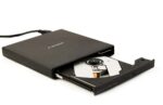 Iš šono matomas Gembird DVD-USB-04 išorinis DVD įrenginys su USB jungtimi