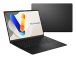 Nešiojamas kompiuteris ASUS Vivobook S 14 OLED, matomas iš šono, su atidarytu ekranu