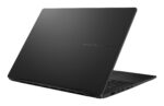 Nešiojamas kompiuteris ASUS Vivobook S 14 OLED, matomas iš šono, su atidarytu ekranu
