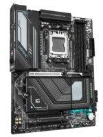 Motininė plokštė Gigabyte B850 GAMING X WIFI6E, viršutinė perspektyva su jungčių išdėstymu