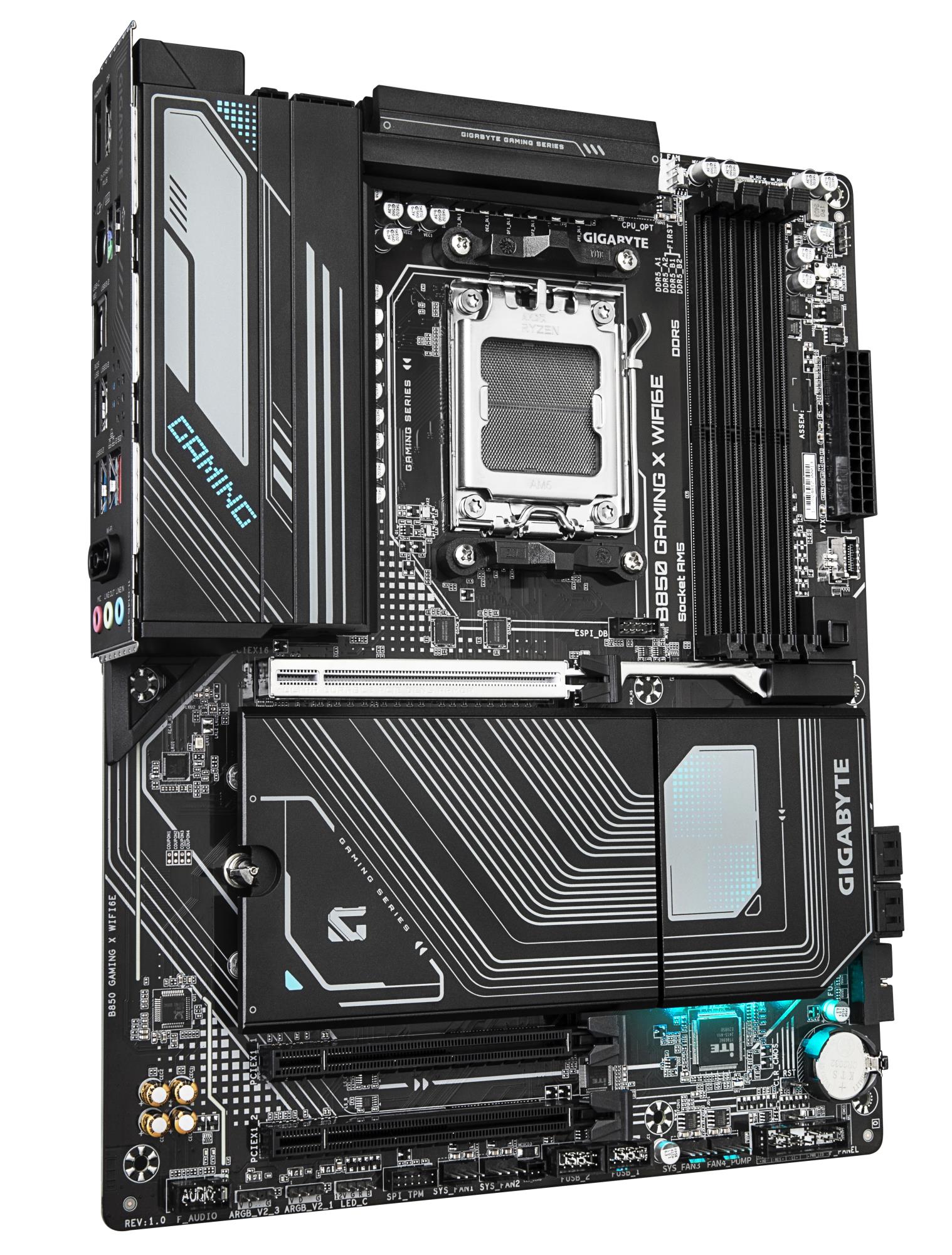 2d57e841-afaf-4abc-bd6d-b9029febfc0b Motininė plokštė Gigabyte B850 GAMING X WIFI6E, viršutinė perspektyva su jungčių išdėstymu