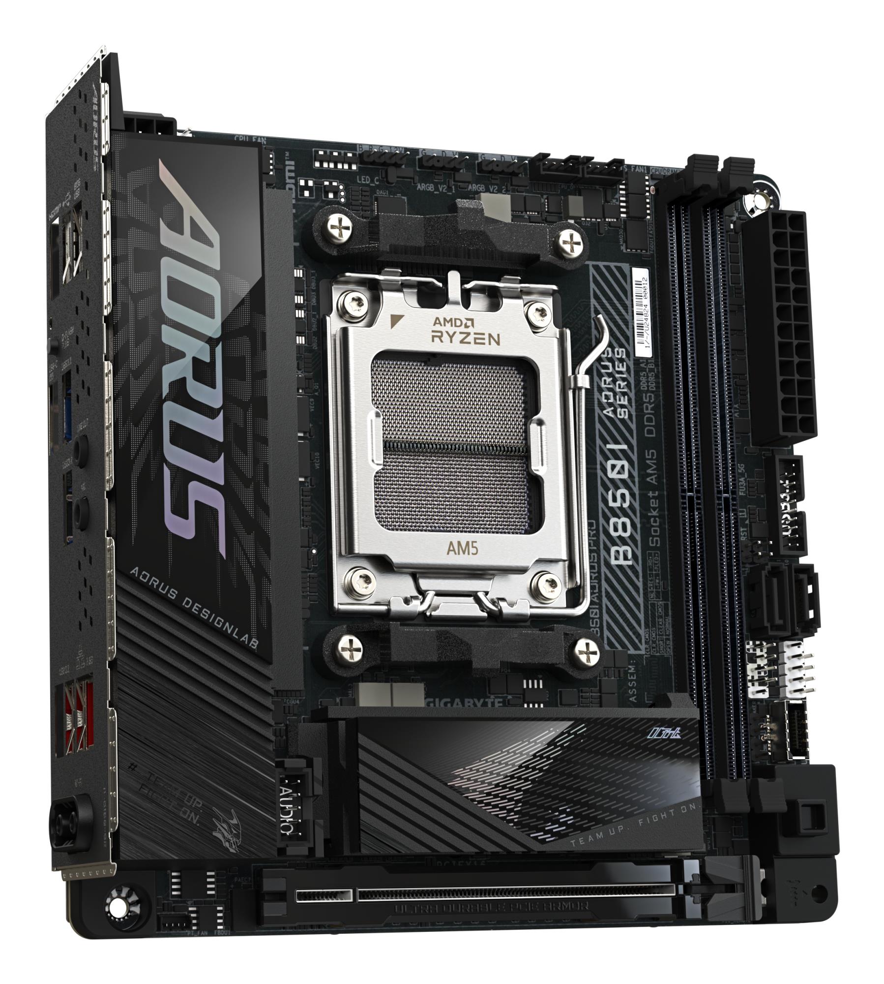 3176b86e-86ed-4d21-9dbf-930e734866c6 Motininė plokštė Gigabyte B850I AORUS PRO, viršutinė pusė su lizdais ir jungtimis