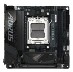 Motininė plokštė Gigabyte B850I AORUS PRO, viršutinis vaizdas su jungtimis ir lizdais