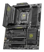 Motininė plokštė MSI MAG X870E TOMAHAWK WIFI, viršutinis vaizdas su jungtimis ir lizdais