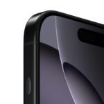iPhone 16 Pro Max su juodu titanu, šoninis vaizdas, matomas ekranas ir kameros