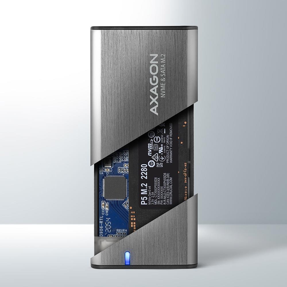 d3f43b8f-98ce-432c-b205-5d57df78ab99 AXAGON EEM2-SG2 metal box, top view showing USB-C port and ventilation holes