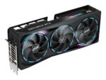 Vaizdo plokštė Gigabyte AORUS GeForce RTX 5070 Ti MASTER 16G iš šono, rodo jungčių išdėstymą