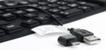 Klaviatūra Gembird, lankstus dizainas, rodo šoną su USB ir PS/2 jungtimis