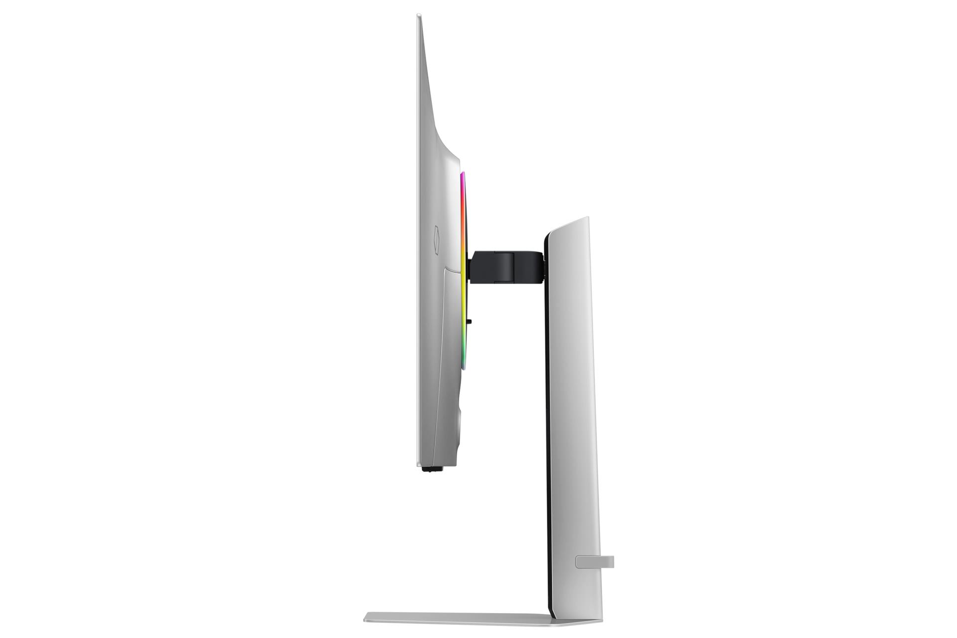43cdc39e-7ddd-458a-8d18-ce33d0dd14b2 Monitorius Samsung LS32FG810SUXEN su matomumu iš šono
