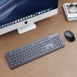 Klaviatūros ir pelės rinkinys, matomas iš viršaus, su USB nano-imtuvu