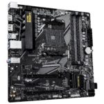 Motininė plokštė Gigabyte B550M DS3H R2, šoninis vaizdas su jungtimis