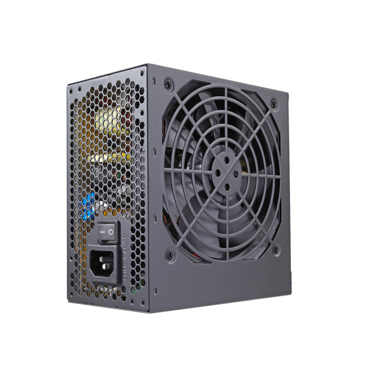 FSP Raider RA 750 W su 80 PLUS Bronze efektyvumu