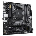 Motininė plokštė Gigabyte B550M DS3H AC R2, šoninis vaizdas su jungtimis