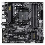 Motininė plokštė Gigabyte B550M DS3H AC R2, viršutinė pusė su jungtimis ir lizdais