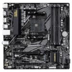 Motininė plokštė Gigabyte B550M DS3H R2, viršutinis vaizdas su jungtimis