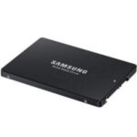 SSD SATA 2.5" 480GB su atidaryta pakuote ir matomais priedais