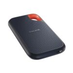 Išorinis SSD SanDisk Extreme 1TB, matomas iš šono su jungtimis