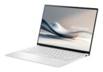 Nešiojamo kompiuterio ASUS ZenBook UX5406SA šonas, rodo prievadų išdėstymą