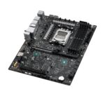 ASUS ROG STRIX X870E-H su atidarytu DDR5 atminties lizdų vaizdu