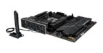Motininė plokštė ASUS ROG STRIX X870E-H su matomais DDR5 atminties lizdais