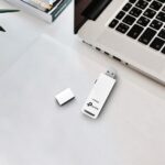 Adapteris su USB jungtimi, matomas iš šono, rodo prievadų išdėstymą