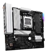 Motininė plokštė ASROCK B850M su matomais prievadais ir jungtimis