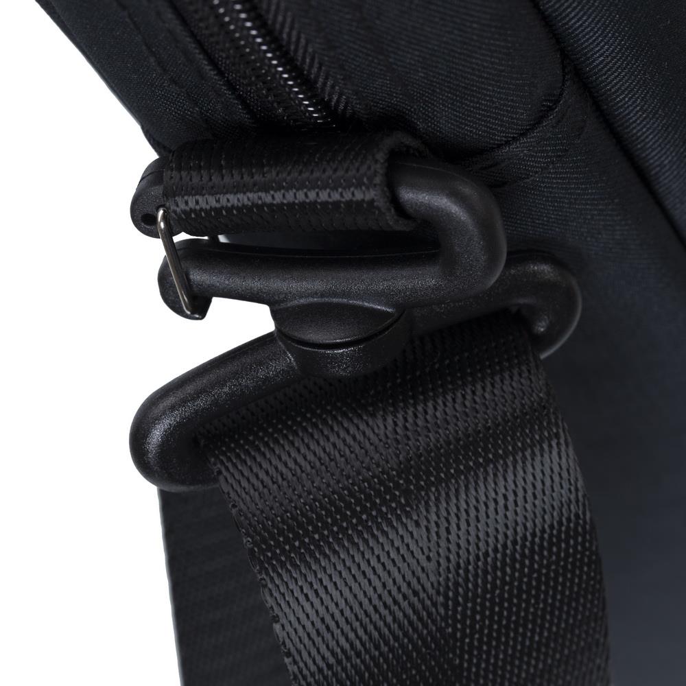 3bfe9bb0-94da-45ff-b54e-aa8e66885ae7 NB CASE BISCAYNE 15.6"/8335 BLACK RIVACASE