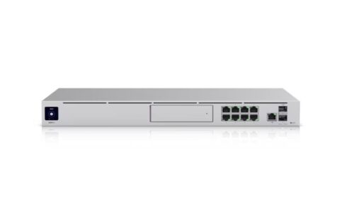 UniFi Dream Machine Pro su 8-portu Gbps perjungikliu